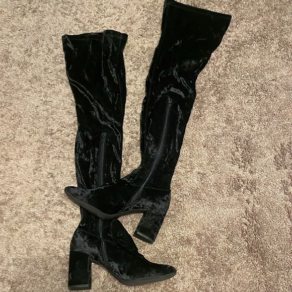 Black velvet thigh high boots - Picture 2 of 2